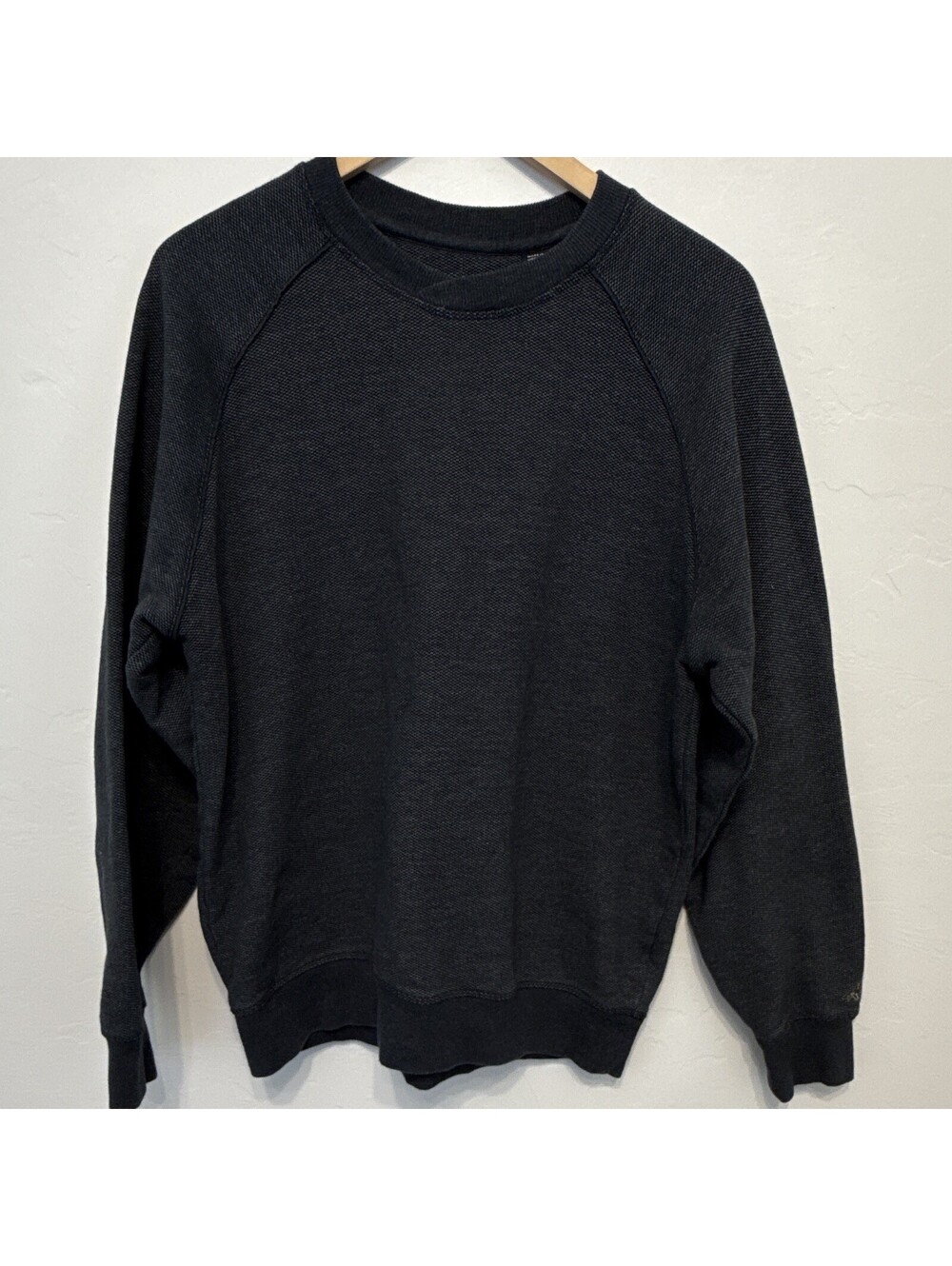 Greg Norman Men’s Black Crewneck Pullover Knit Sweater Shark Logo M